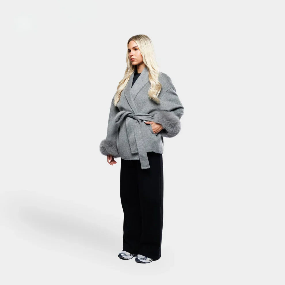 Lana Luxe Coat | Winterjas met Faux Fur Details aan de Mouwen