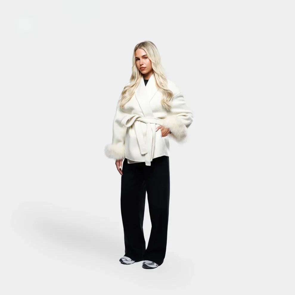 Lana Luxe Coat | Winterjas met Faux Fur Details aan de Mouwen