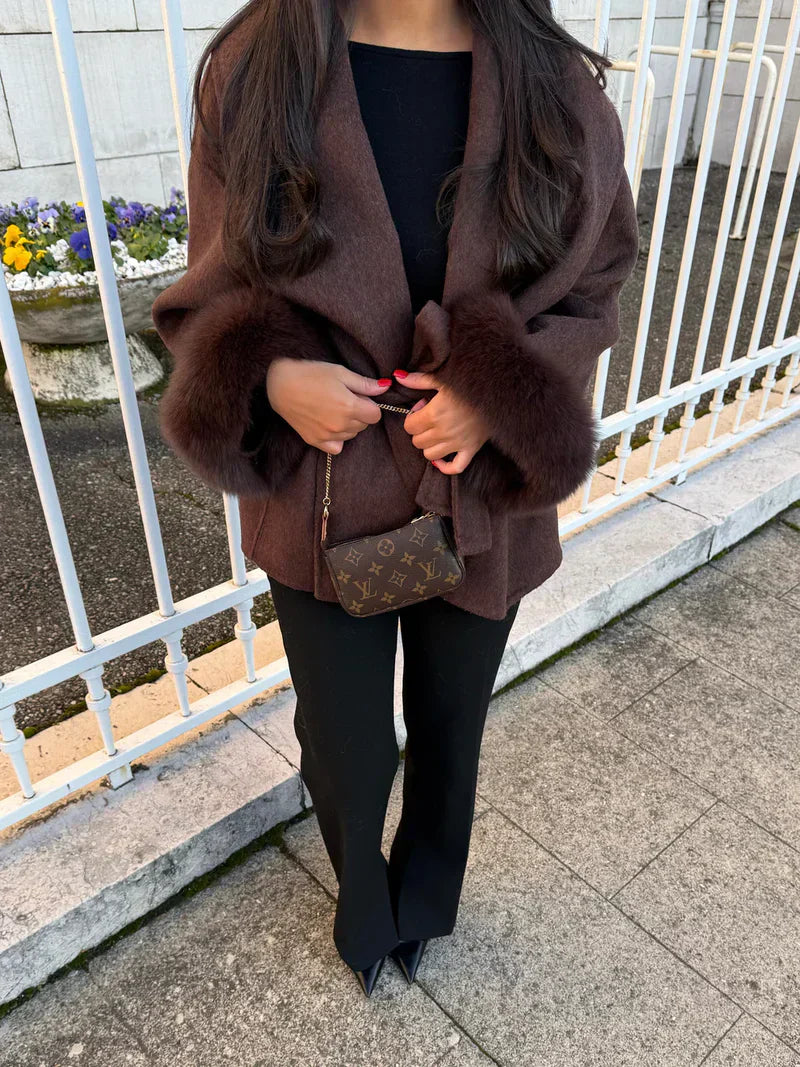 Lana Luxe Coat | Winterjas met Faux Fur Details aan de Mouwen